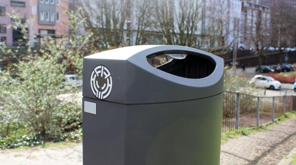 un brailean a fost surprins in timp ce fura cosuri de gunoi din spatiile publice