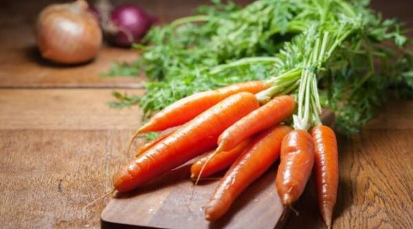 reteta pentru cei mai gustosi morcovi la cuptor cu sos de unt si usturoi