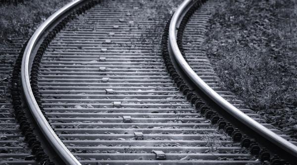 aproape 100 de raniti dupa deraierea unui tren de pasageri in egipt