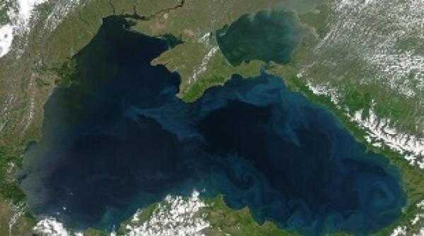 exercitii la marea neagra artileria a declansat o ploaie de foc asupra unor tinte navale