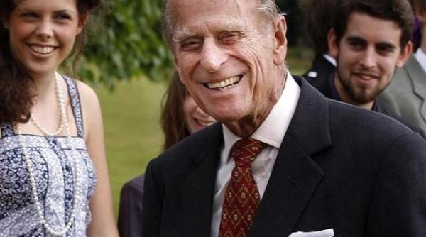 cine va mosteni titlul de duce de edinburgh al printului philip charles si edward lupta dupa moartea tatalui lor