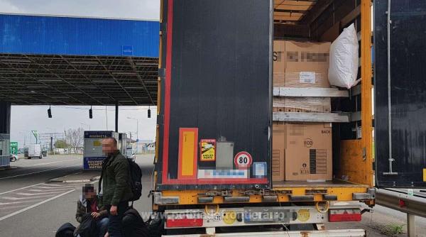 10 migranti au fost descoperiti in automarfare la nadlac