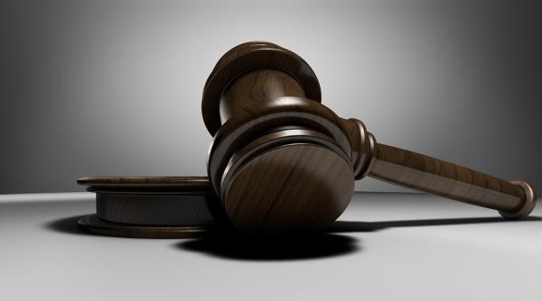 ccr decizie importanta pentru parintii ai caror copii au afectiuni grave pot primi concediu si indemnizatie si dupa implinirea varstei de 16 ani