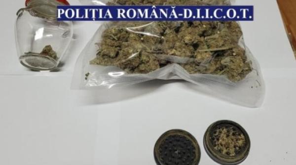 oprit in trafic pentru un control de rutina  prins cu droguri de mare risc  politistii au descins ulterior in locuinta barbatului