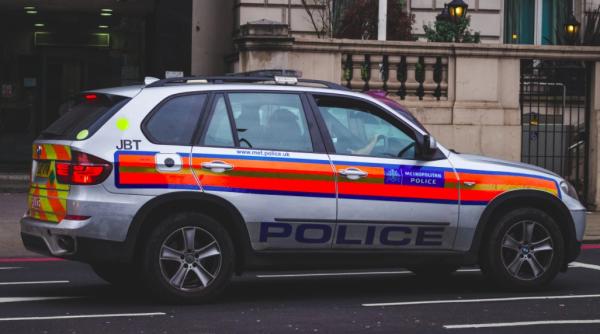 marea britanie doi oameni ai legii s au sarutat in autospeciala 20 de minute in timpul serviciului