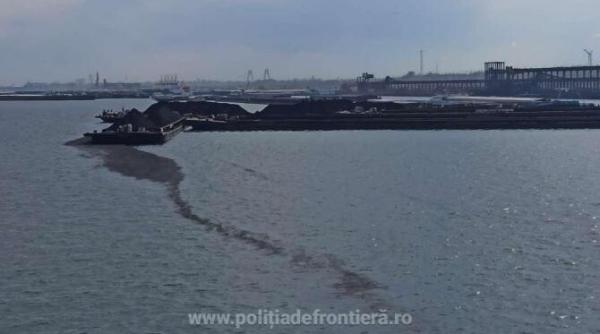 poluare in bazinul portului constanta  au aparut doua pete de culoare neagra