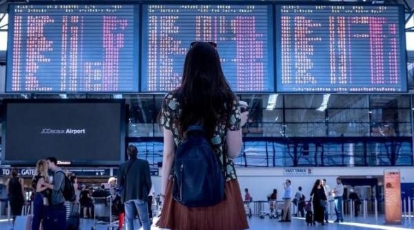 calatorii in siguranta in timpul pandemiei ce sa iei cu tine pe aeroport