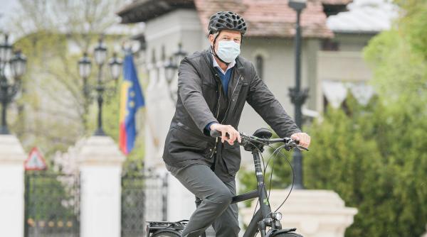 cat costa bicicleta pe care a mers klaus iohannis la cotroceni in vinerea verde