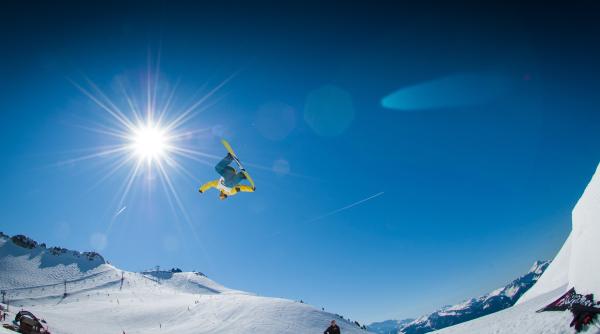 partiile din poiana brasov vor fi deschise si in weekend ul de pasti stratul de zapada masoara peste 70 de cm