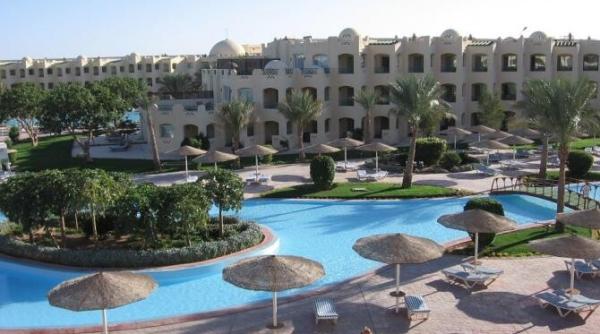 romanii vacante in egipt aeroportul international maramures opereaza curse charter spre hurghada