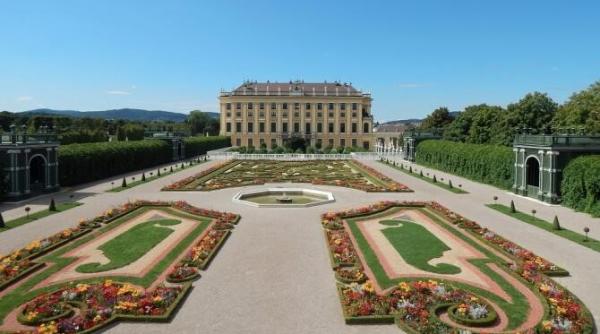 vacanta in austria  redeschidere generala din mai   galerie foto