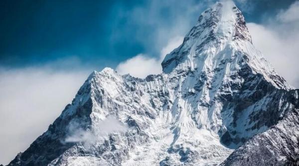 avalansa dupa spargerea unui ghetar in himalaya cel putin 8 morti