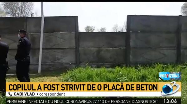 tragedie pe terenul de sport un copil a fost omorat de o placa de beton care l a strivit