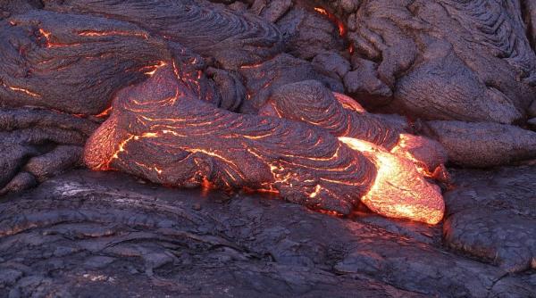un videoclip si o nunta filmate la eruptia unui vulcan