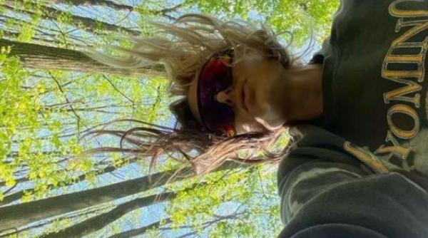 delia are un nou look fanii au fost socati de combinatia de culori