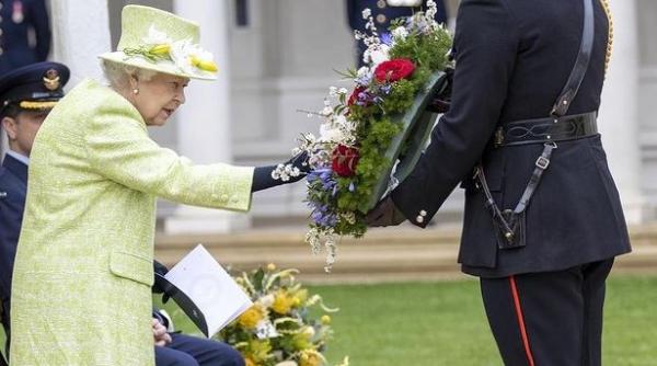 regina elisabeta inca o pierdere dupa printul philip sir michael oswald a murit in ziua funeraliilor ducelui spunea ca are cea mai frumoasa slujba din lume