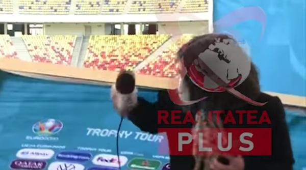 video momentul in care trofeul euro 2020 se prabuseste langa reporterul in live