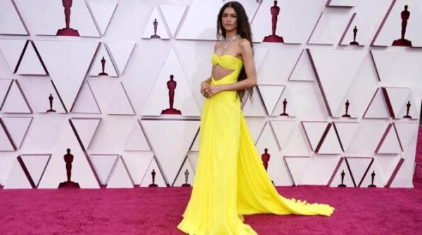 oscar 2021 actrita zendaya aparitie de peste 6 milioane de dolari pe covorul rosu