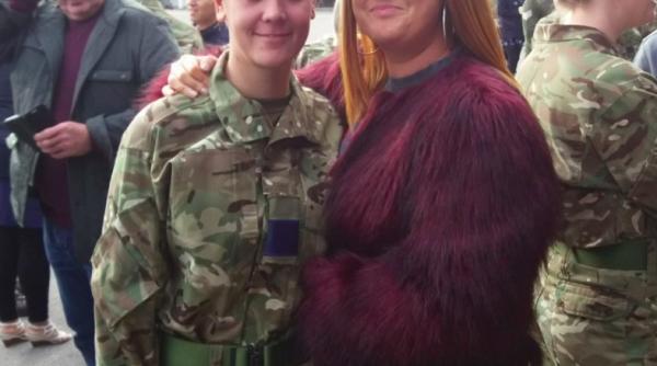 un soldat femeie de 32 de ani concediata dupa ce si a batut nevasta