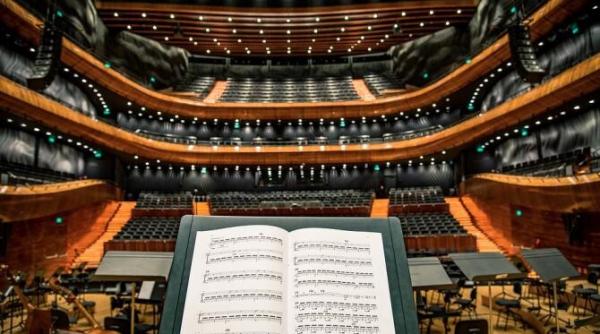 una dintre cele mai mari voci ale secolului xx a murit