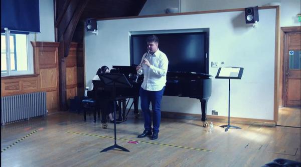 fiul lui adrian caval admis la renumita scoala de muzica julliard din new york pentru masterat