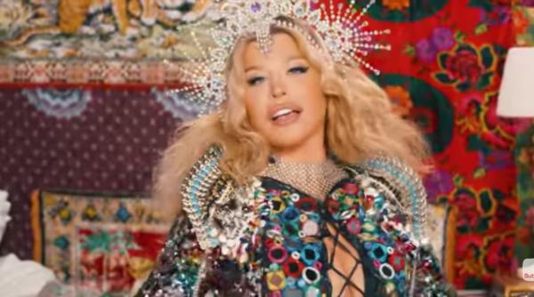 loredana groza daca ascultati ritmul nu e manea e noul gen noul trend noi l am inventat