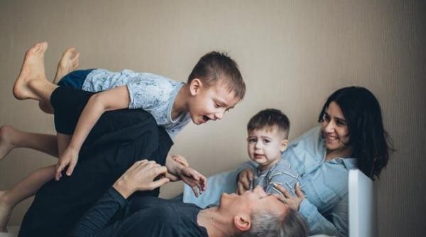 o singura doza de vaccin anti covid reduce cu circa 50prc transmiterea in interiorul familiei studiu