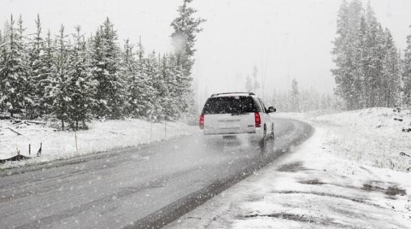 video atentie soferi ninge abundent in covasna  pe dn11