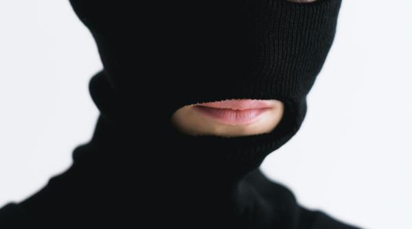 spargere la sediul unei firme din timisoara se ofera recompensa pentru informatii despre hoti video