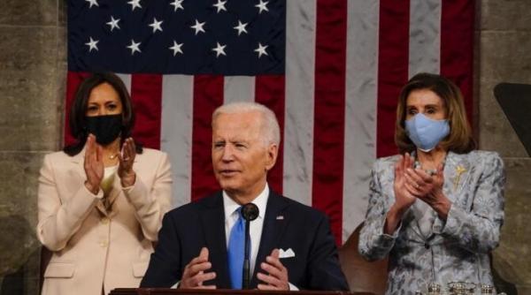 sua doua femei in spatele presedintelui joe biden pentru discursul sau in congres