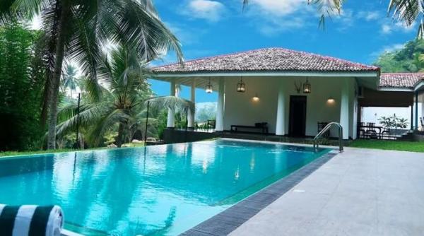 vacanta de pasti de cosmar pentru 14 turisti romani sunt blocati intr un hotel din sri lanka