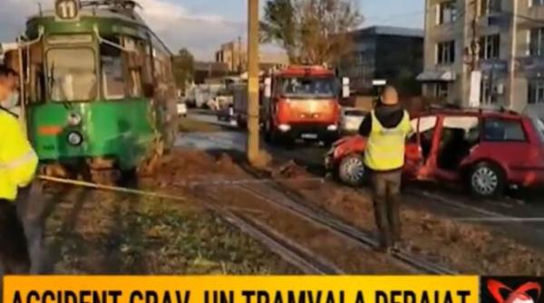 accident cu un tramvai si o masina la iasi doua persoane au fost ranite