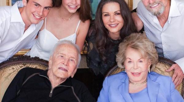 anne douglas vaduva legendarului actor kirk douglas a murit la varsta de 102 ani