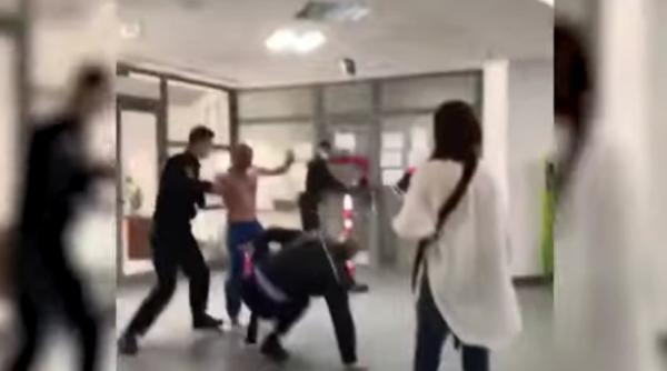 bataie intre cupluri la starea civila vaslui barbatii si au impartit pumni iar femeile s au batut cu posetele