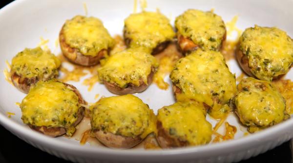 ciuperci umplute cu branza reteta pentru masa de pasti