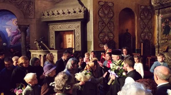 lumina sfanta de pasti 2021 ce inseamna daca se stinge lumanarea in drum spre casa