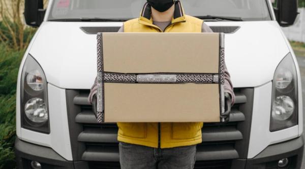 curierii au vrut sa ma insele cu 200 de lei de pasti