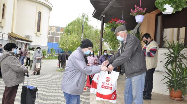 fundatia filantropica metropolis ajutor pentru peste 100 de familii nevoiase inainte de pasti foto