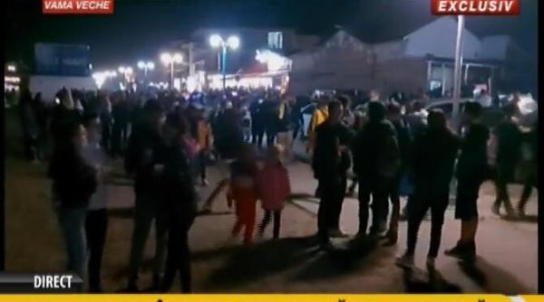 politia ii goneste de pe plaja pe petrecaretii din vama veche