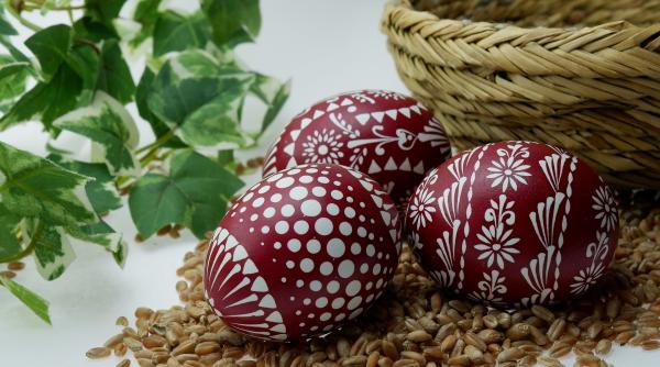 de ce ciocnim oua de pasti ce semnifica acest obicei