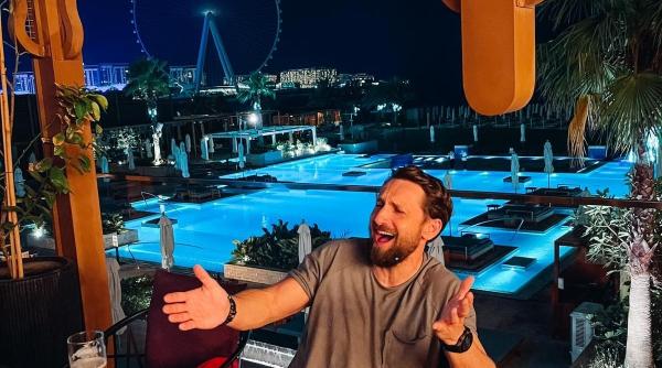 dani otil imagine fabuloasa alaturi de logodnica sa foto