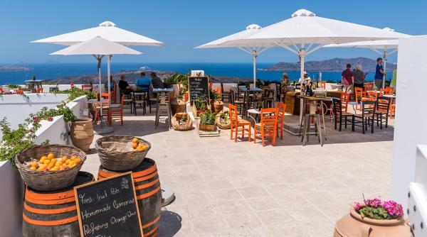 grecia redeschide terasele cafenelelor si restaurantelor dupa o pauza de 6 luni astazi am impresia ca traiesc din nou