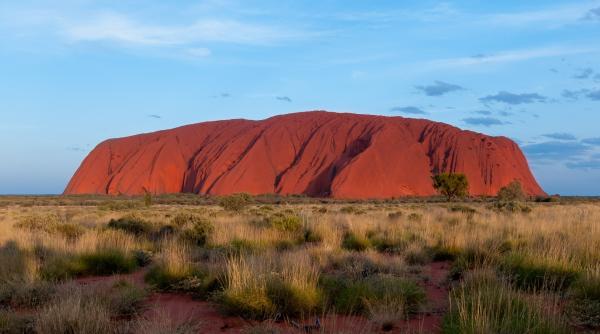 stanca uluru emblema australiei acoperita de cascade spectaculoase video