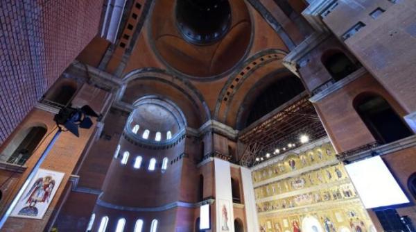 record la catedrala mantuirii neamului va avea cel mai mare iconostas ortodox din lume