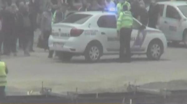 barbat amenintat cu cutitul intr o statie de autobuz din galati