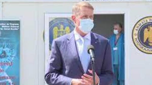klaus iohannis si florin citu la centrul de vaccinare anti covid de la spitalul militar din constanta