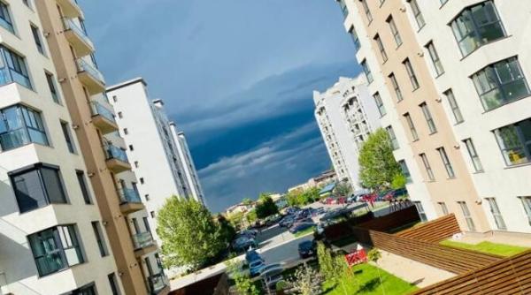 ploaie cu piatra in bucuresti o furtuna violenta cu grindina a acoperit strazile