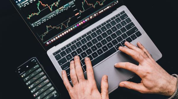 dogecoin a scazut puternic dupa ce elon musk a spus in gluma ca este o pacaleala