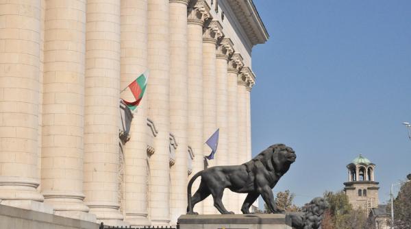 alegeri anticipate in bulgaria consilierul presedintelui stefan ianev a fost numit premier interimar