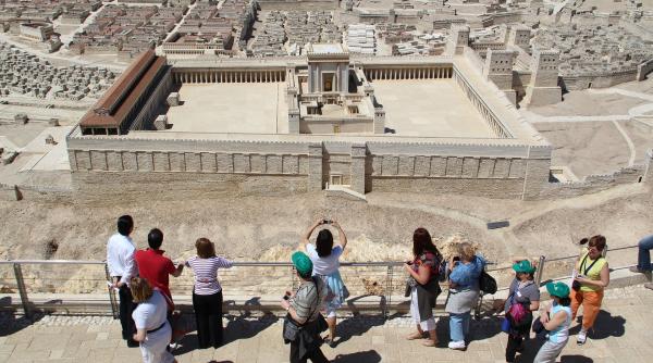 israelul a ocupat estul ierusalimului iar palestinienii au fost evacuati fortat se doreste reconstruirea celui de al treilea templu evreiesc